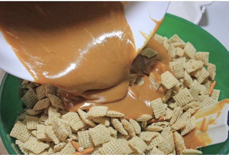 Caramel Peanut Butter Bars {Recipe} | Mixed Blessings Blog